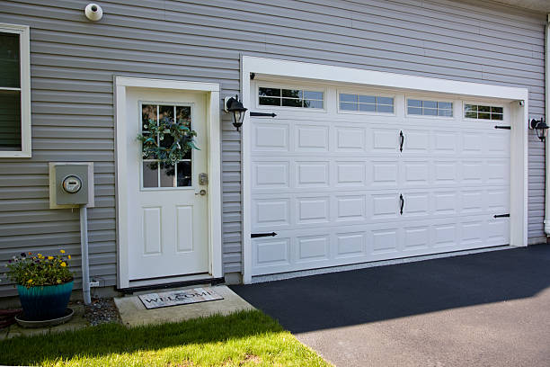 24/7 Emergency Garage Door Panel Replacement experts in Fairwood, MD